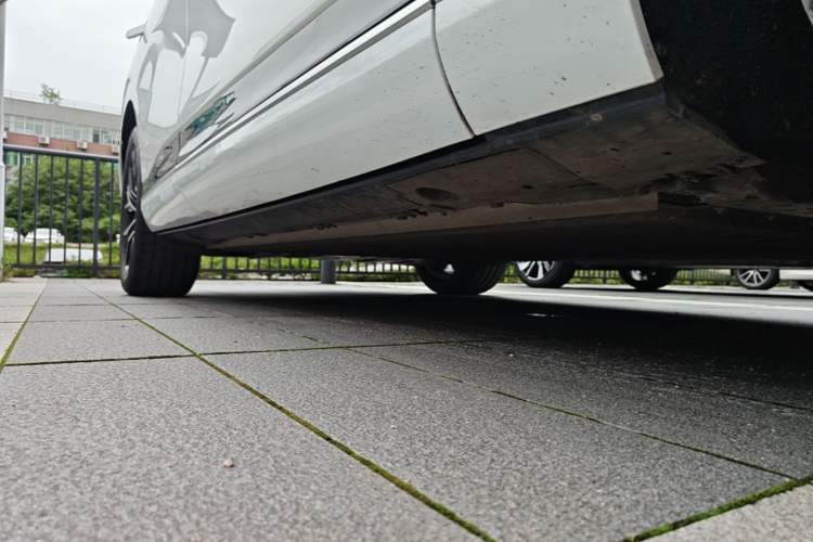 Used XPeng G9 2025 625 Long-Range Max Right Side Sill