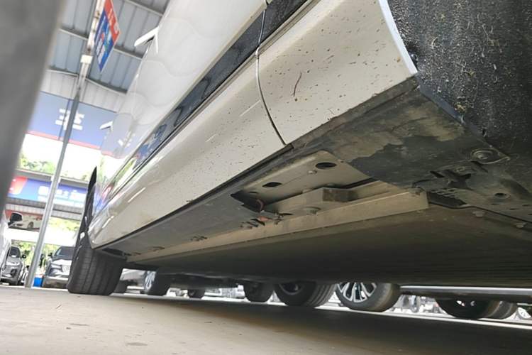 Used XPeng G9 2025 625 Long-Range Max Right Side Sill