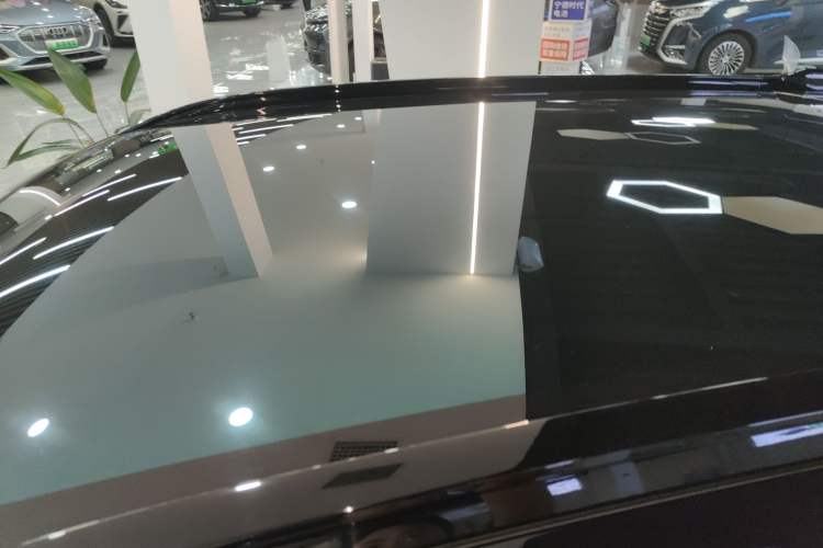 Used XPeng G9 2025 725 with Ultra-Long Range Max Roof