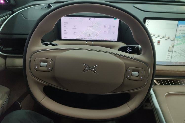 Used XPeng G9 2025 725 with Ultra-Long Range Max Steering Wheel