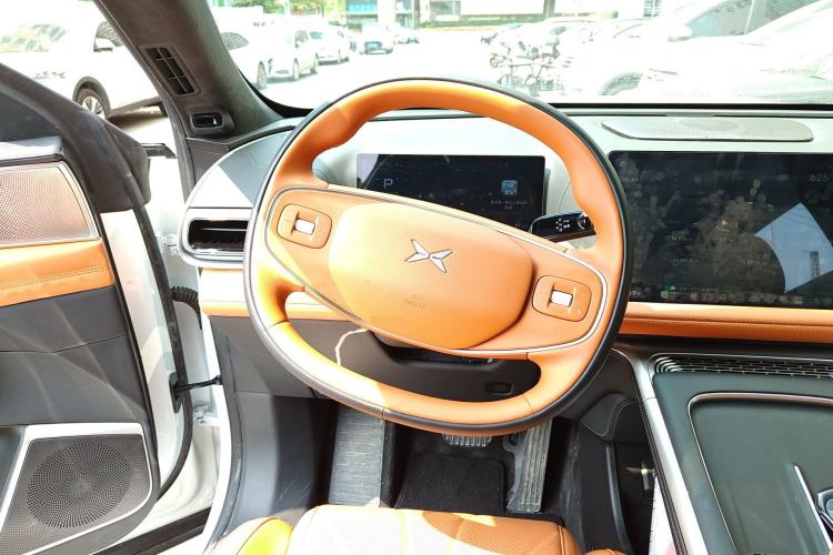 Used XPeng G9 2025 725 with Ultra-Long Range Max Steering Wheel