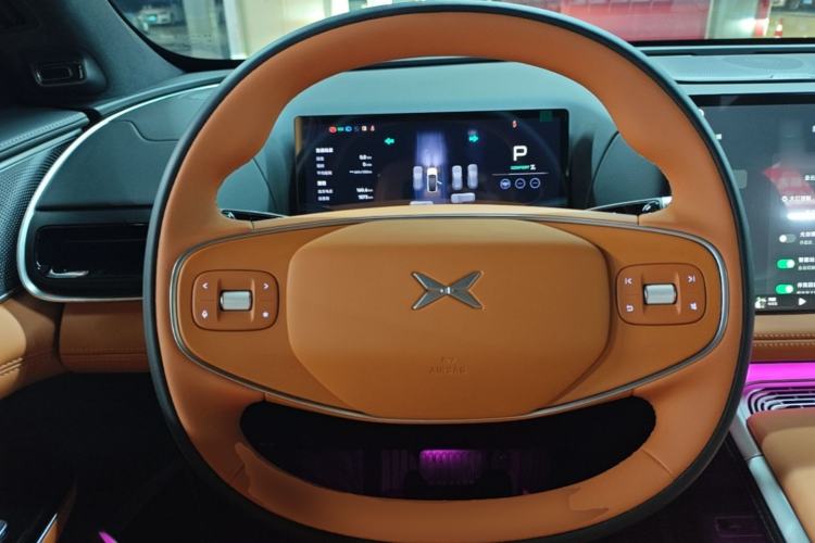 Used XPeng G9 2025 725 with Ultra-Long Range Max Steering Wheel