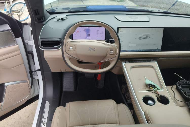 Used XPeng G9 2025 725 with Ultra-Long Range Max Steering Wheel