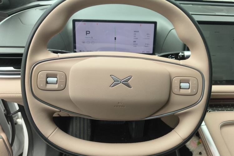 Used XPeng G9 2025 725 with Ultra-Long Range Max Steering Wheel