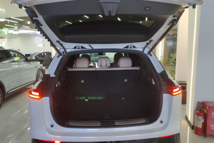 Used XPeng G9 2025 725 with Ultra-Long Range Max Trunk