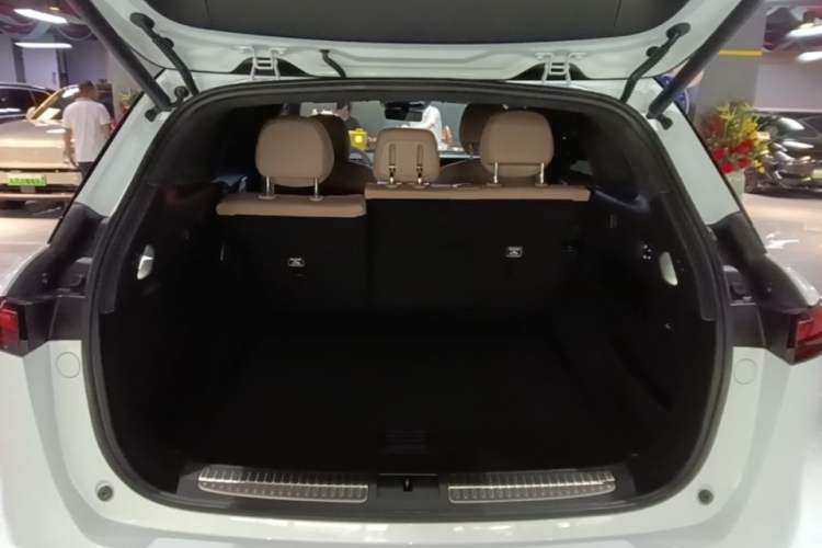 Used XPeng G9 2025 725 with Ultra-Long Range Max Trunk