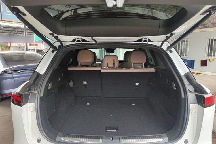 Used XPeng G9 2025 725 with Ultra-Long Range Max Trunk