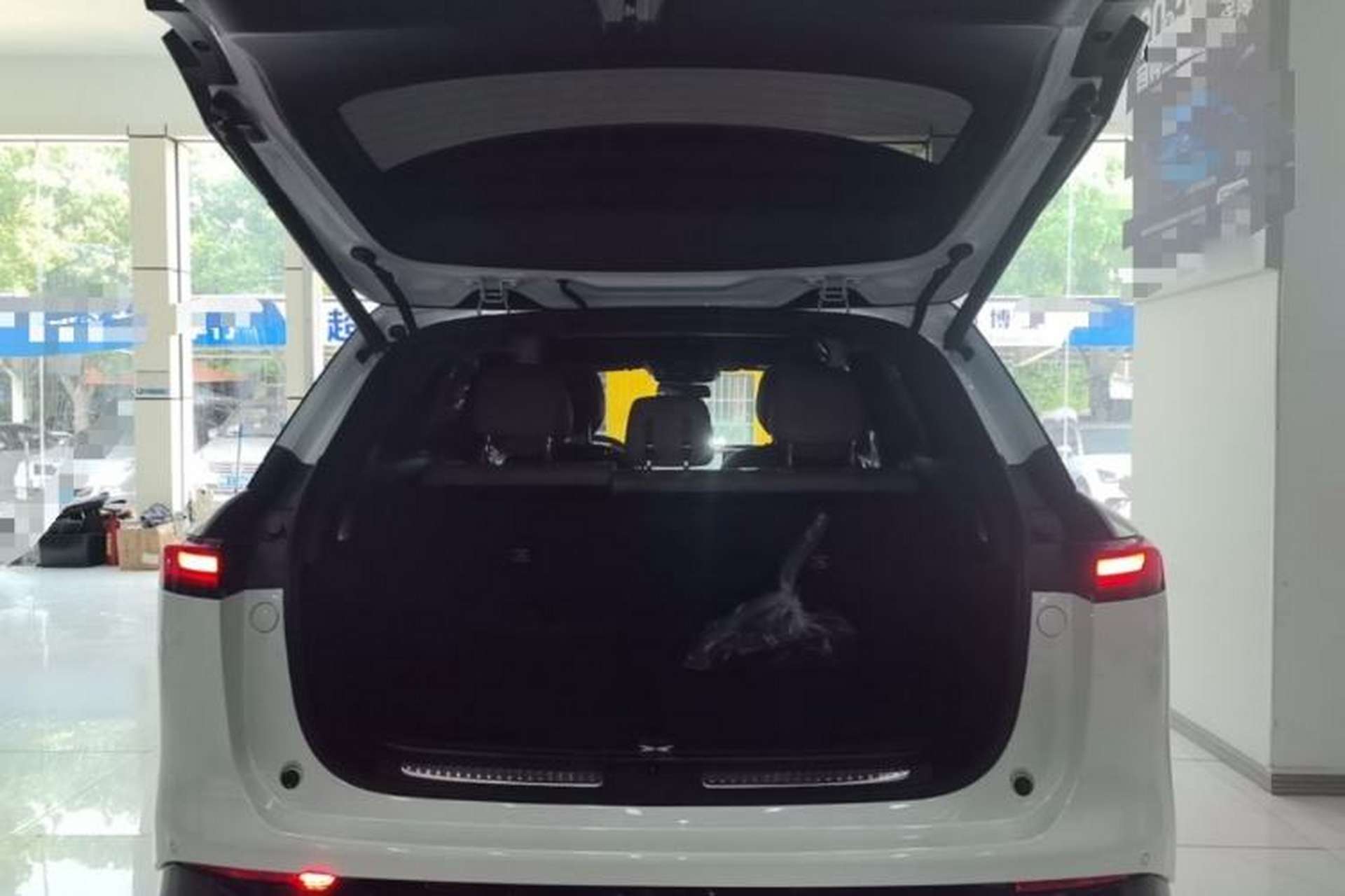 Used XPeng G9 2025 725 with Ultra-Long Range Max Trunk