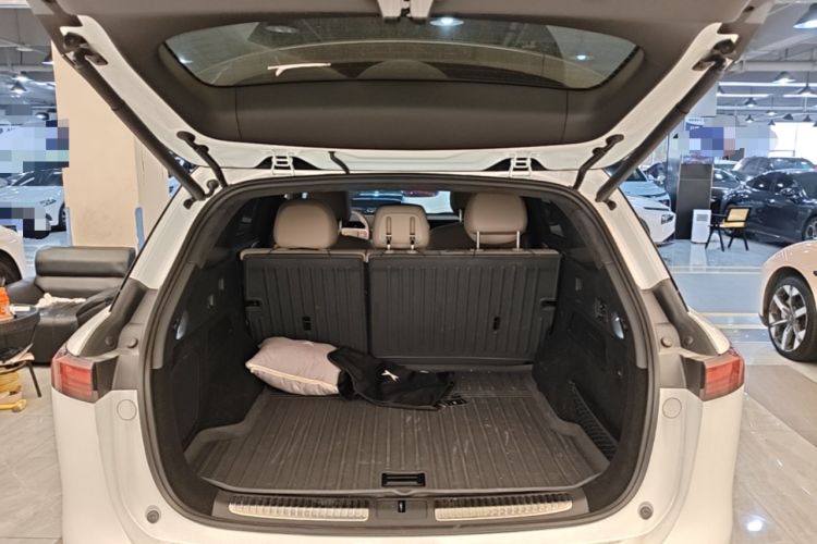 Used XPeng G9 2025 725 with Ultra-Long Range Max Trunk