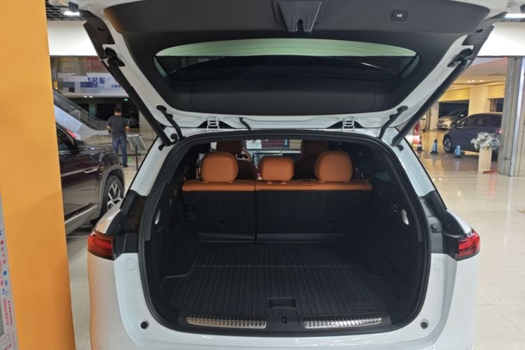 Used XPeng G9 2025 725 with Ultra-Long Range Max Trunk