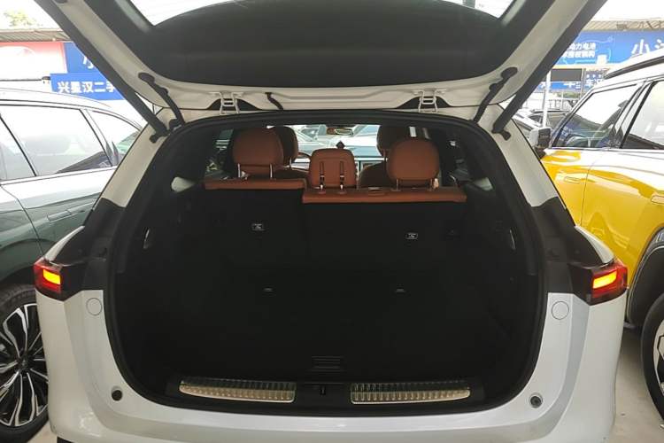 Used XPeng G9 2025 625 Long-Range Max Trunk
