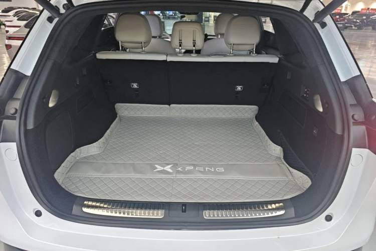Used XPeng G9 2025 725 with Ultra-Long Range Max Trunk