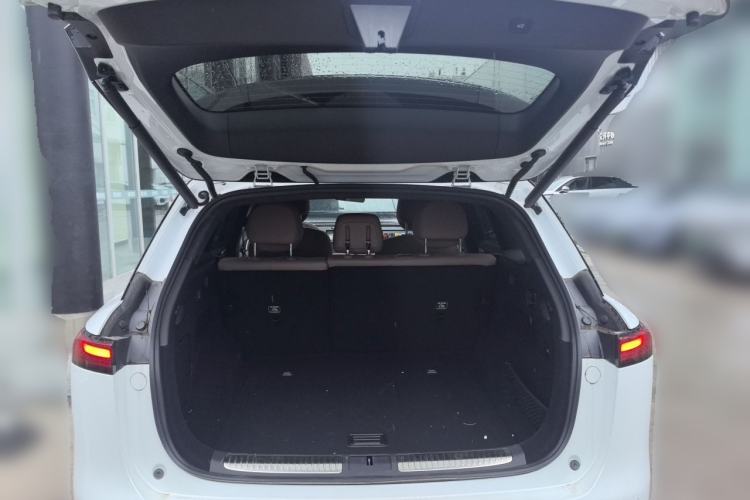Used XPeng G9 2025 725 with Ultra-Long Range Max Trunk