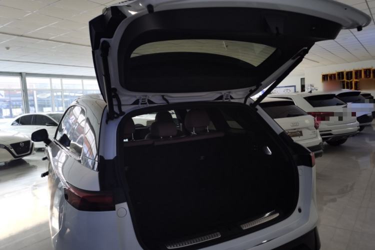 Used XPeng G9 2025 625 Long-Range Max Trunk
