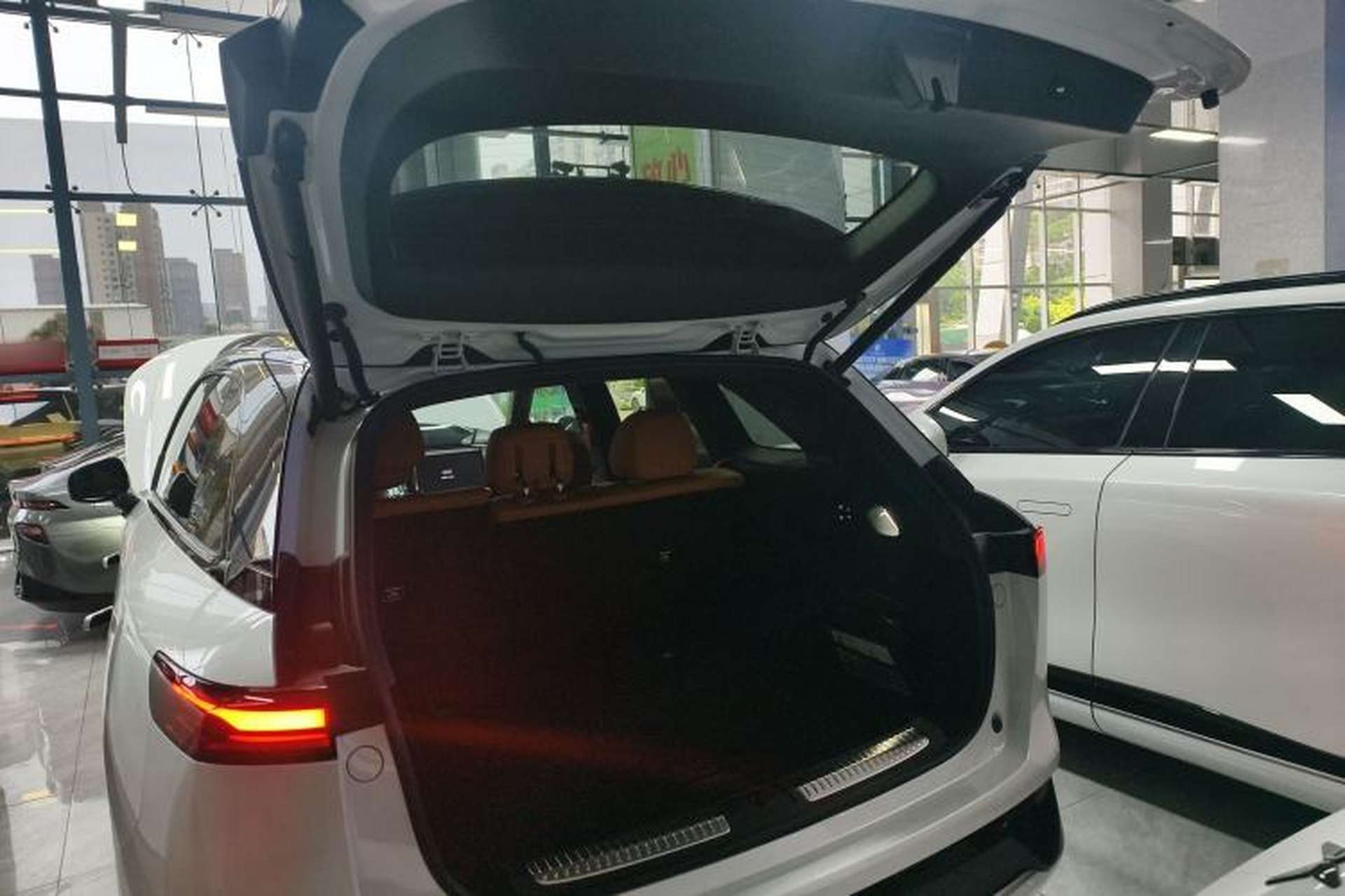 Used XPeng G9 2025 625 Long-Range Max Trunk