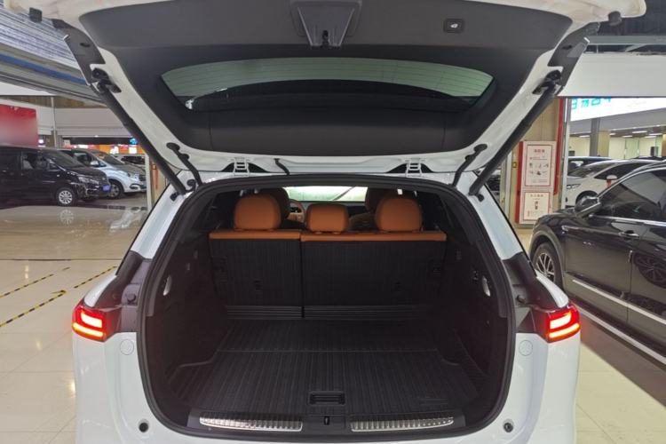 Used XPeng G9 2025 725 with Ultra-Long Range Max Trunk