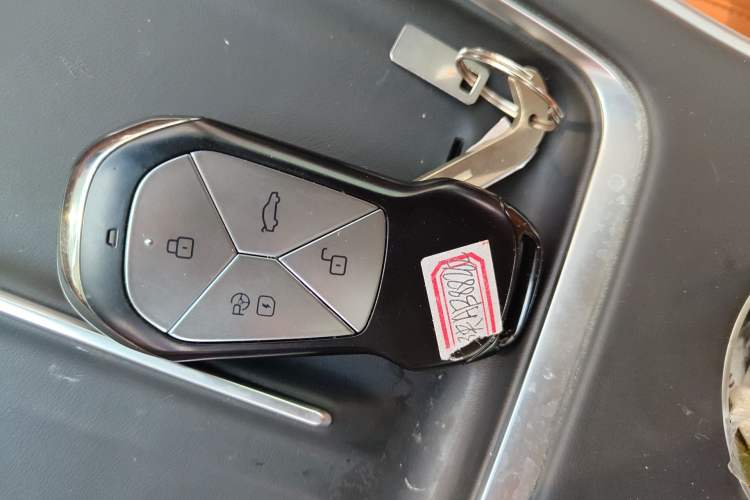 Used XPeng G9 2025 725 with Ultra-Long Range Max Vehicle Key