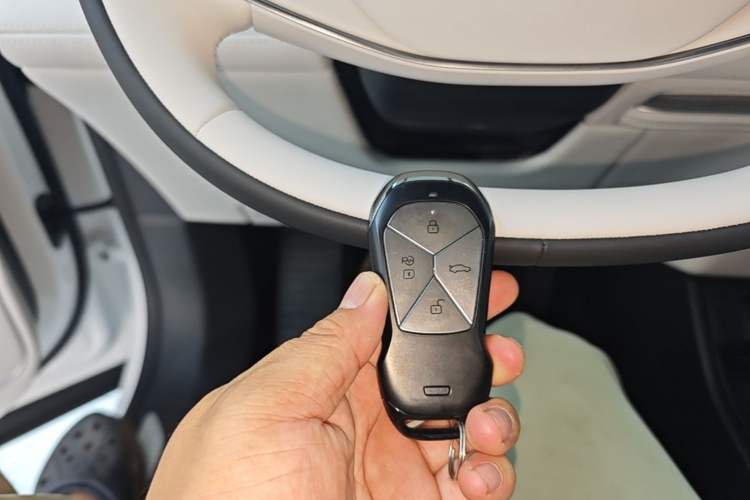 Used XPeng G9 2025 680 Ultra-Long Range All-Wheel Drive Max Vehicle Key