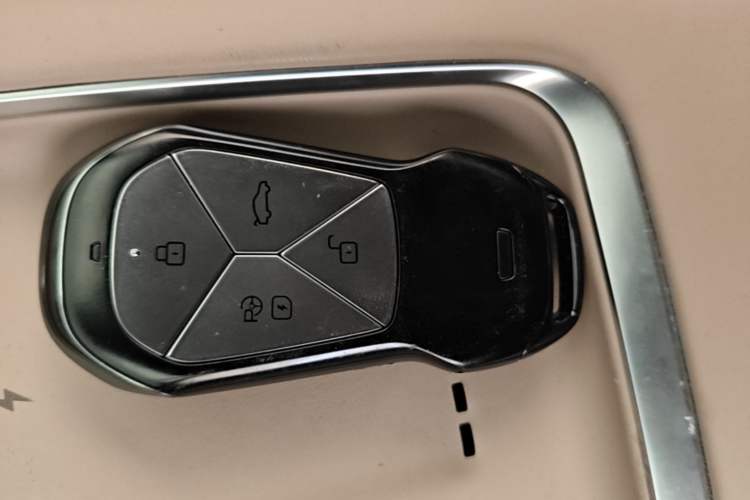 Used XPeng G9 2025 725 with Ultra-Long Range Max Vehicle Key
