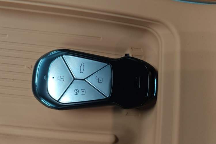 Used XPeng G9 2025 725 with Ultra-Long Range Max Vehicle Key
