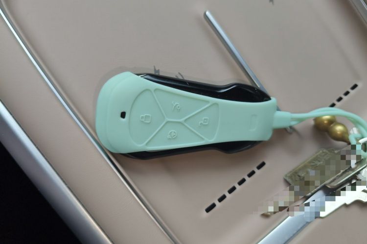 Used XPeng G9 2025 725 with Ultra-Long Range Max Vehicle Key
