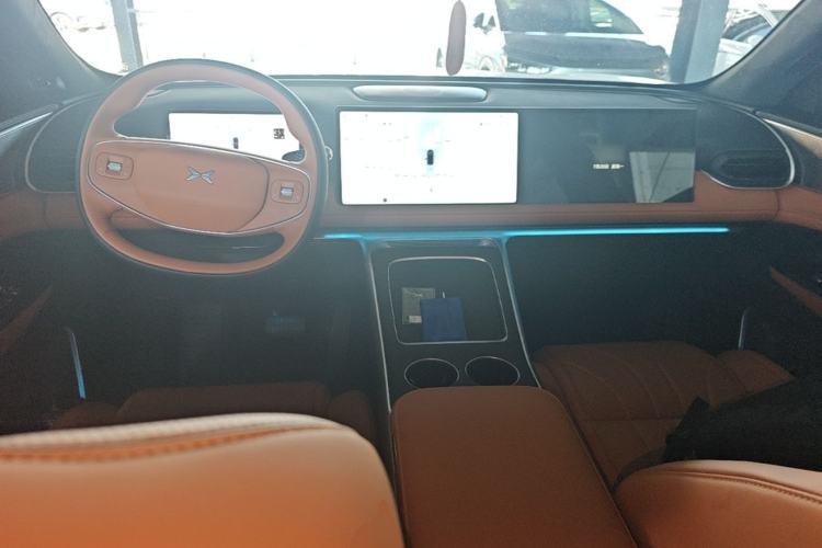 Used XPeng G9 2026 Model, 725 Max Center Console