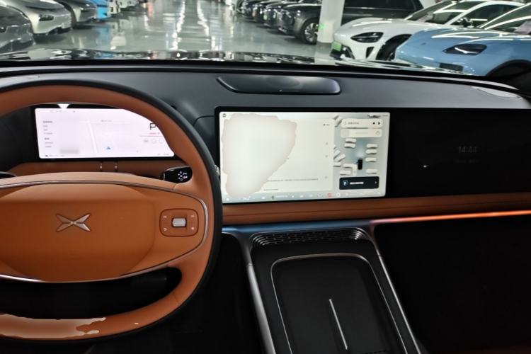 Used XPeng G9 2026 Model, 725 Max Center Console