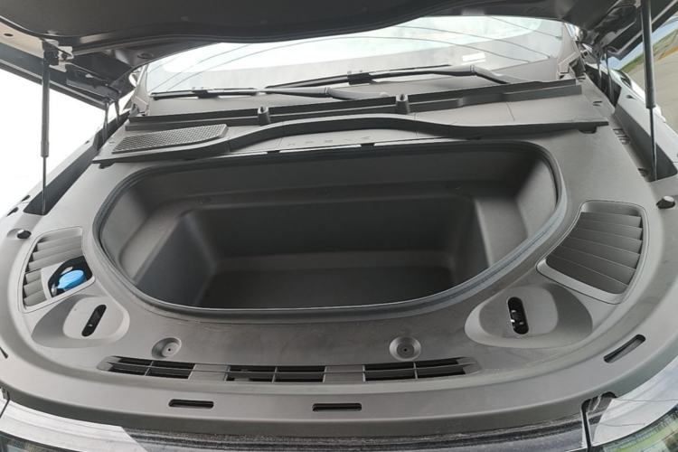 Used XPeng G9 2026 Model, 725 Max Engine Bay