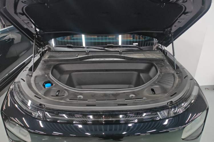 Used XPeng G9 2026 Model, 725 Max Engine Bay