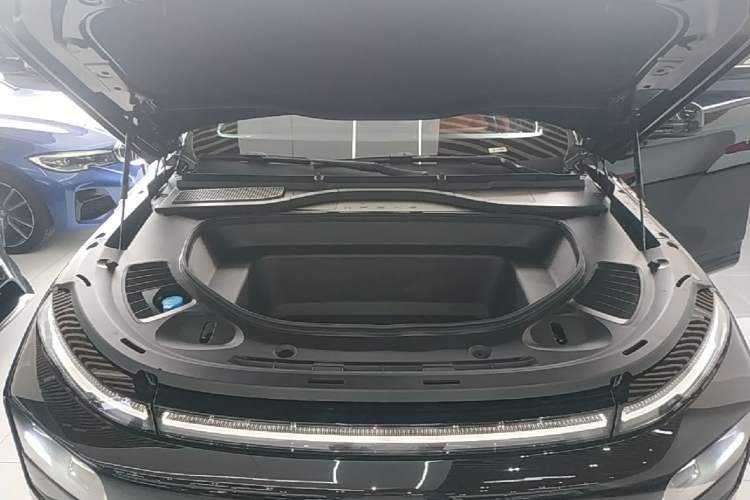 Used XPeng G9 2026 Model, 725 Max Engine Bay