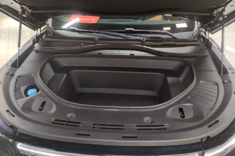 Used XPeng G9 2026 Model, 725 Max Engine Bay