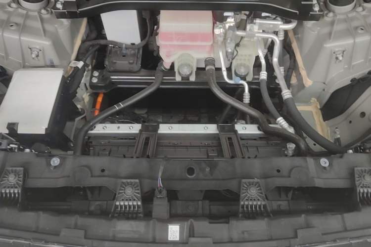 Used XPeng G9 2026 Model, 725 Max Engine Bay