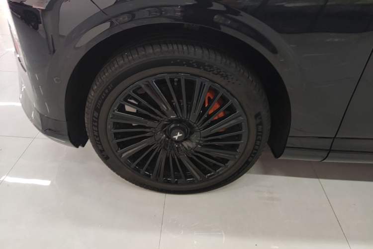 Used XPeng G9 2026 Model, 725 Max Left Front Wheel Hub