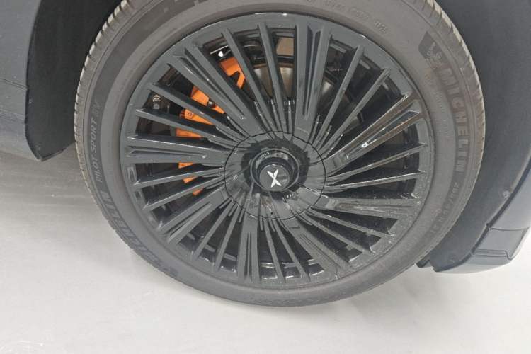 Used XPeng G9 2026 Model, 725 Max Right Front Wheel Hub