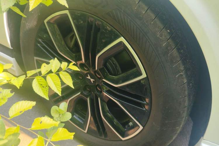 Used XPeng G9 2026 Model, 625 Max Right Front Wheel Hub