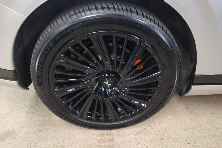 Used XPeng G9 2026 Model, 725 Max Right Rear Wheel Hub