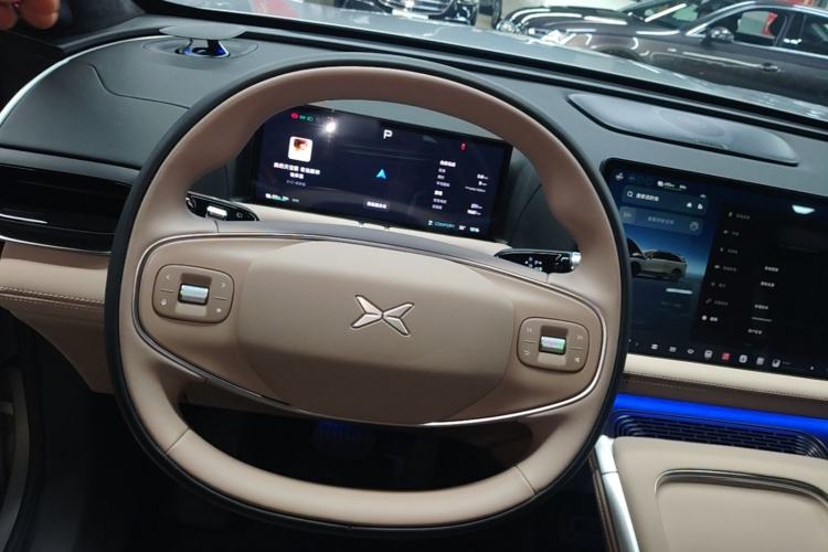 Used XPeng G9 2026 Model, 725 Max Steering Wheel