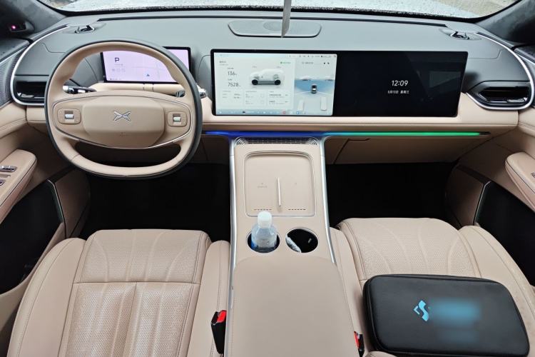 Used XPeng G9 2026 Model, 725 Max Center Console