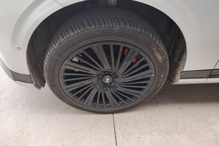 Used XPeng G9 2026 Model, 725 Max Left Front Wheel Hub