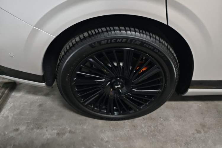 Used XPeng G9 2026 Model, 725 Max Right Rear Wheel Hub