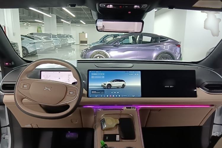 Used XPeng G9 2026 Model, 725 Max Center Console