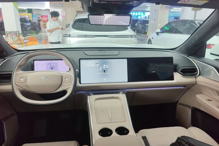 Used XPeng G9 2026 Model, 725 Max Center Console