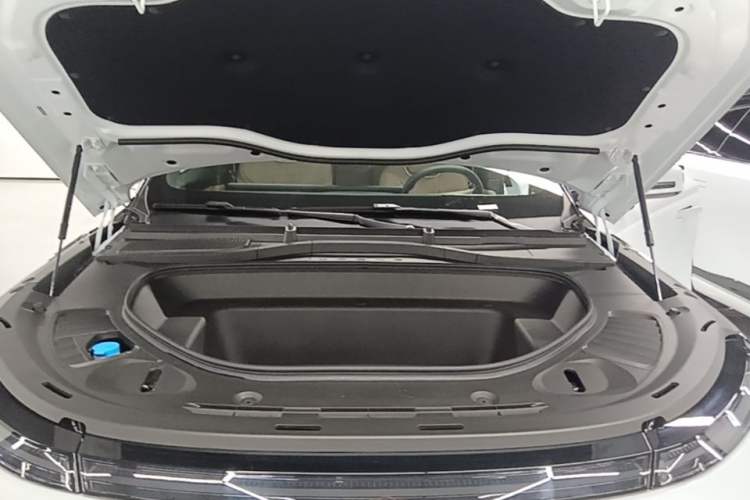 Used XPeng G9 2026 Model, 725 Max Engine Bay