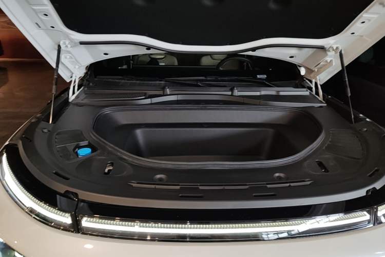 Used XPeng G9 2026 Model, 725 Max Engine Bay
