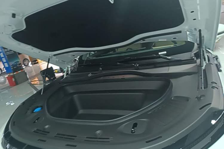 Used XPeng G9 2026 Model, 725 Max Engine Bay