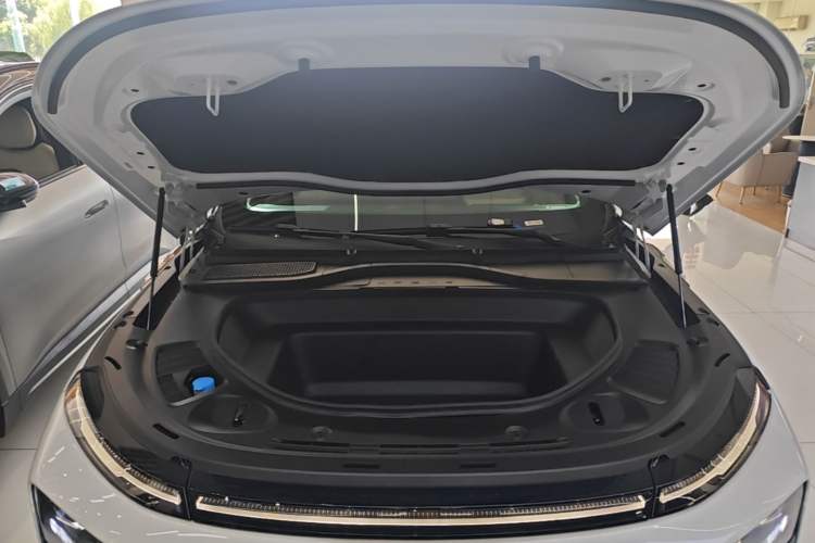 Used XPeng G9 2026 Model, 725 Max Engine Bay