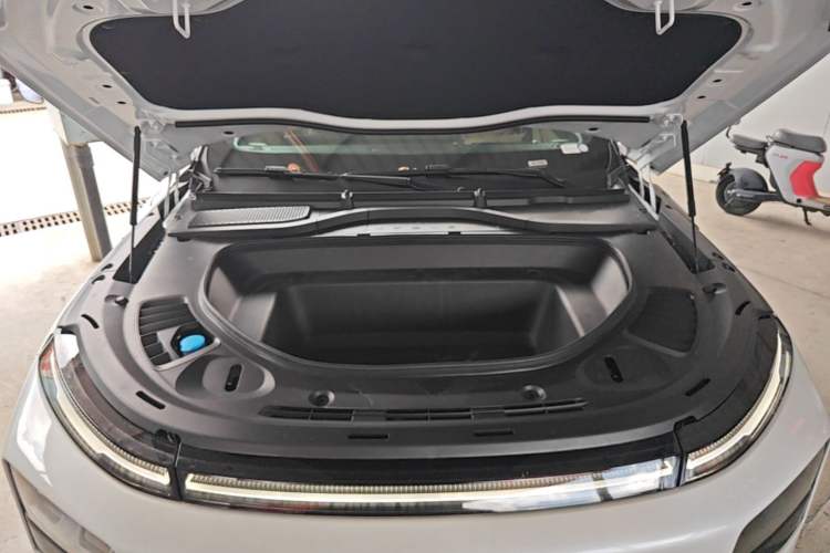 Used XPeng G9 2026 Model, 725 Max Engine Bay