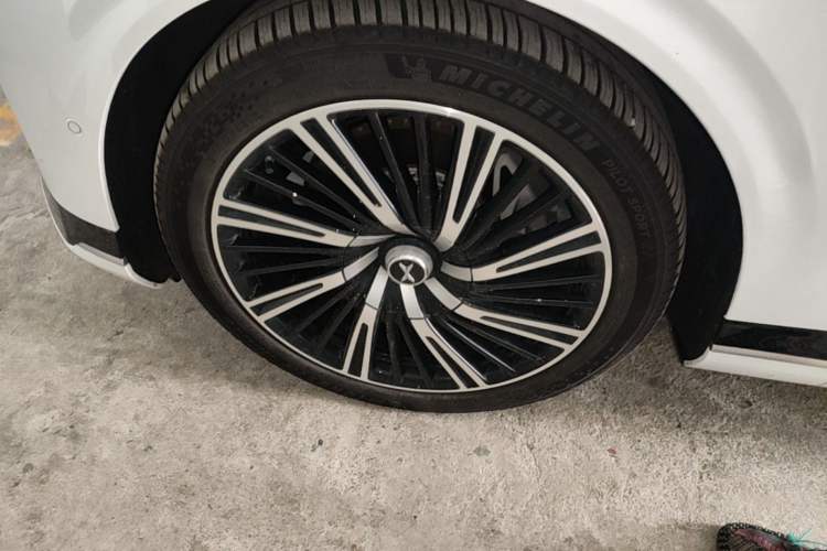 Used XPeng G9 2026 Model, 725 Max Left Front Wheel Hub