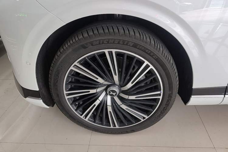 Used XPeng G9 2026 Model, 725 Max Left Front Wheel Hub