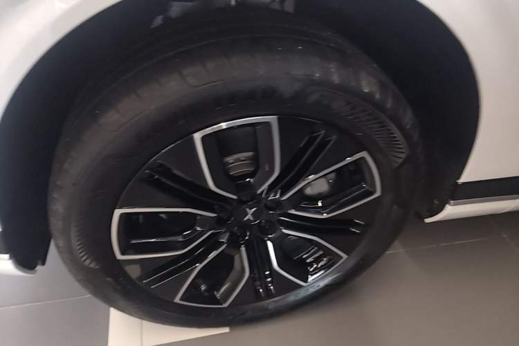Used XPeng G9 2026 Model, 725 Max Left Front Wheel Hub